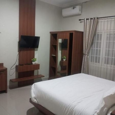 Griya Sambilegi Albergue Yogyakarta Exterior foto